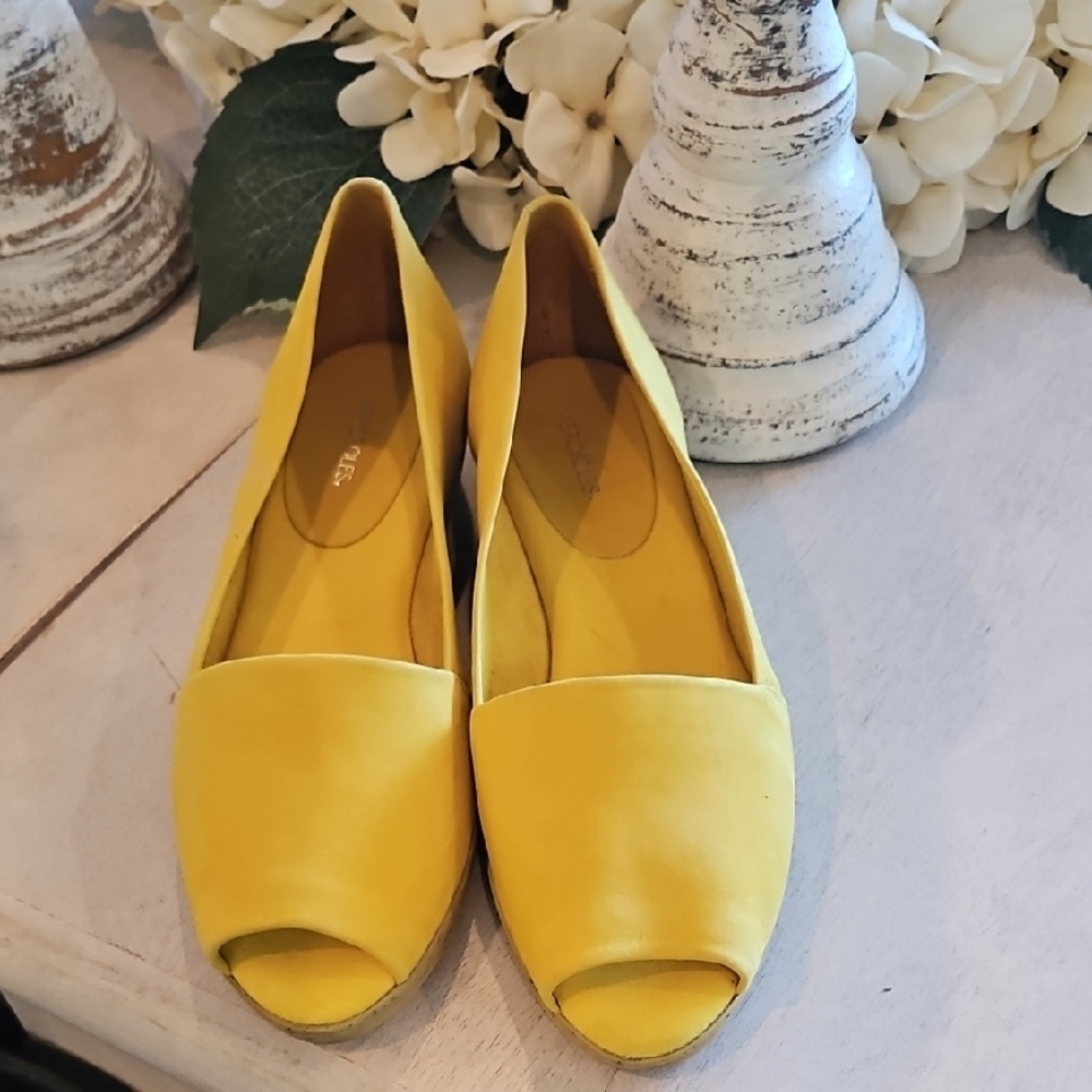 Aerosoles Ladies' Yellow Peep-Toe Wedge Flats - Picture 6 of 6